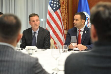 Zyrtari i DASH-it dhe Oda Ekonomike Amerikane diskutojnë për zgjerimin e tregtisë Kosovë-SHBA