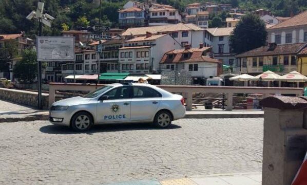Shoqërohet në Polici një 75 vjeçar në Prizren  dyshohet se grisi fletëvotimin pasi s iu lejua ta asistojë bashkëshorten në vendvotim
