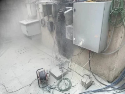 Kaosi në Kuvend, ndërpritet sinjali për mediat, digjen fibrat