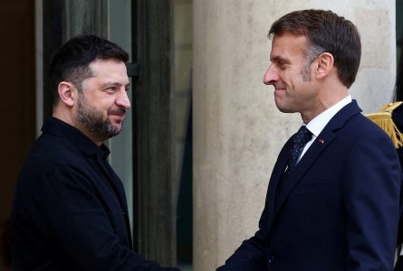 Zelesnsky dhe Macron diskutojnë në Paris për përfundimin e luftës në Ukrainë