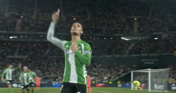 Betis kalon në epërsi ndaj Barcelonës