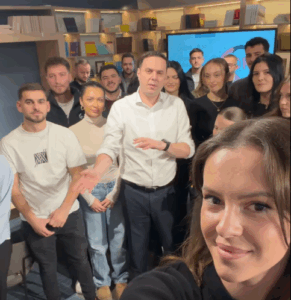 Abdixhiku falënderon 500 vullnetarë për fushatën e LDK’së: Sonte bashkë me Përparimin i ndezim dritat e fundvitit, ejani (Video)