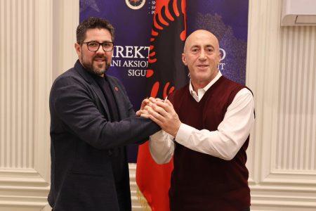 Ramush Haradinaj prezanton Dardan Krasniqin si anëtar të ri të ekipit të AAK-së