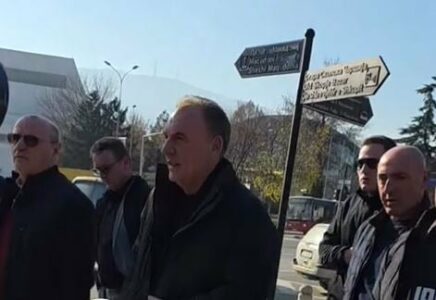 Fatmir Limaj arrin në Shkup, pritet nga Ali Ahmeti