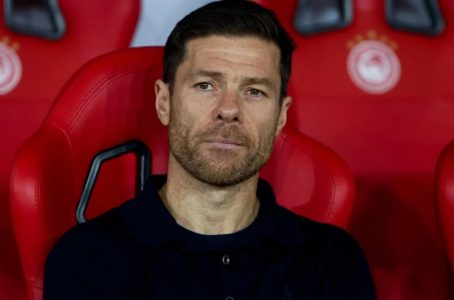 Xabi Alonsos fillon t’i lëkundet karrigia, e ardhmja e tij te Real Madridi varet nga Superkupa e Spanjës