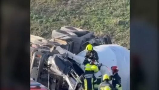 Aksident i rëndë në Mazgit, vdes shoferi i kamionit