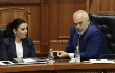 Zbardhet në dosjen hetimore të Belinda Ballukut një mesazh që implikon në mënyrë të drejtpërdrejtë Edi Ramën