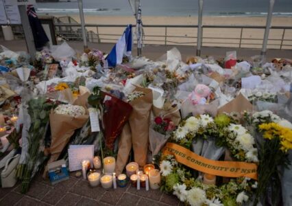 Kryeministri australian fishkëllehet ndërsa nderohen viktimat e sulmit në Sidney