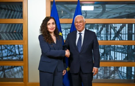 Osmani takon Costan: S’ka arsye të shtyhet heqja e plotë e masave