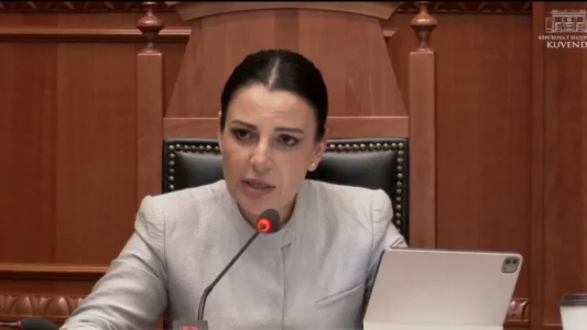 Rikthehet në detyrë Belinda Balluku, Kushtetuesja pranon ankesën e Edi Ramës