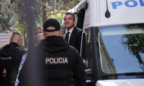 Erion Veliaj lë qelinë, do të paraqitet në seancën paraprake në GJKKO