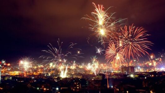 Kosovarët marakali të fishekëzjarreve – afro 800 mijë euro do të “digjen” në qiell