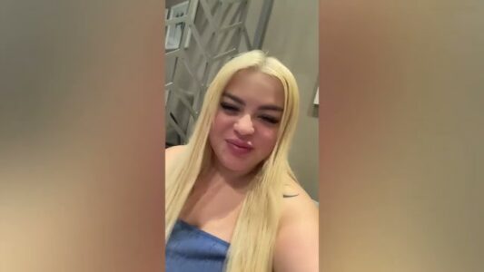 Ofendimet në TikTok i kushtojnë rëndë Suadës, e rrahin në mes të qytetit (Video)