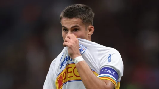 Medon Berisha i pafat, mes lotësh largohet nga fusha pas lëndimit të rëndë