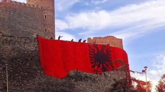 “Shvercerat” mbështesin protestën e 13 dhjetorit në Shkup: Lufta e UÇK-së ka qenë luftë e drejtë dhe për liri