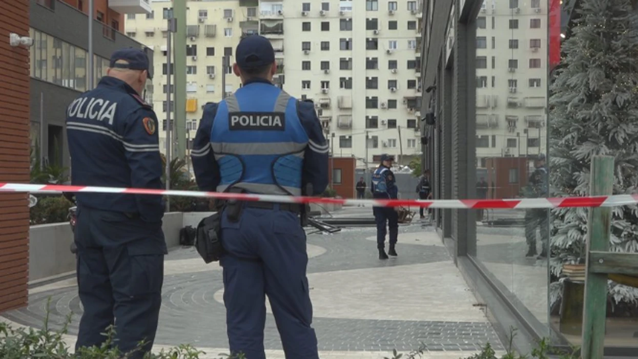 Shpërthen bombola e gazit në Tiranë  lëndohen pronari dhe punonjësi i picerisë  dëmtohen bizneset