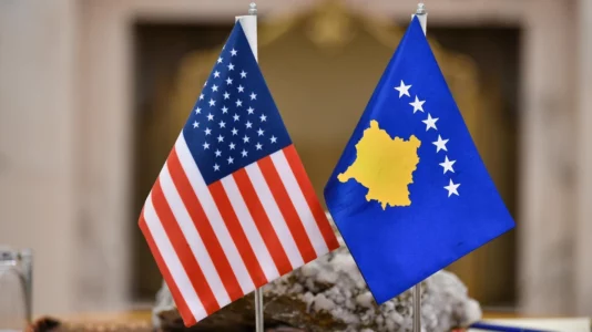Qëndrimet e SHBA për Kosovën në ligjin NDAA 2026: Dialog me njohje pa prekur kufijtë, përkrahje për NATO e BE