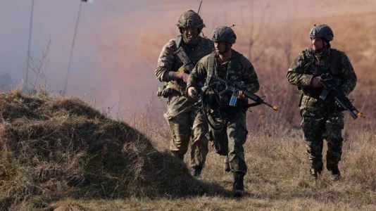 “Hija e luftës po troket në derën e Evropës”, Britania përgatitet për një shpërthim të mundshëm lufte