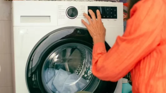 Lani rrobat në këtë cikël nëse nuk dëshironi që t’ju hiqet ngjyra