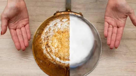 Tigani ju është djegur dhe gjithçka është ngjitur? Këto truke e pastrojnë pa fërkim