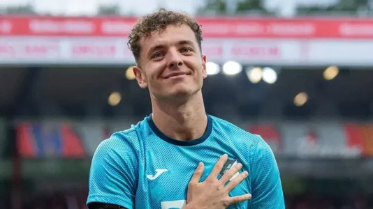 “Është nder dhe ndihem krenar për këtë”, Fisnik Asllani reagon ndaj lidhjeve me Barcelonën