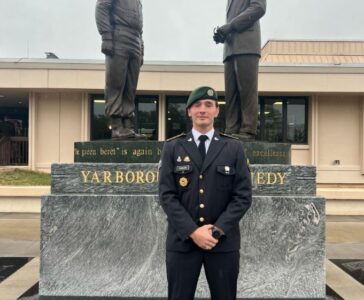 Oficeri i FSK-së diplomon në ShBA, shpërblehet me medalje