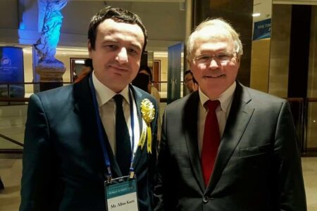 Hill këshilla Kurtit: Puno pak me të dëgjuarit dhe të kuptuarit