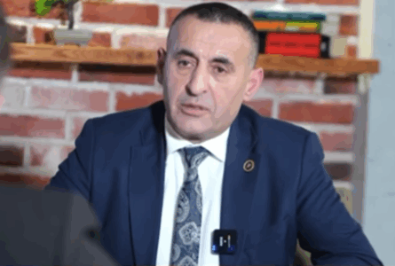 “Odat e armëve”, Brahimaj i kundërpërgjigjet Kurtit: Gjuhë përçarëse, luftës ia kemi nisë me armatim në odën e familjes Jashari