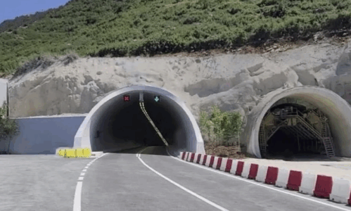 Digjet vetura në Llogara, gjendet një person i djegur