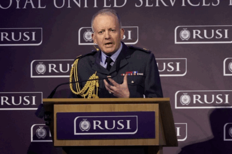 Shefi i Forcave Ajrore: Mbretëria e Bashkuar duhet të jetë e gatshme për luftë