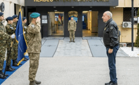 Presidenti i Hungarisë në Kosovë, së pari takon komandantin e KFOR-it