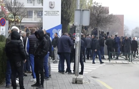 Punëtorët e transportit ende pa paga   protesta vazhdon