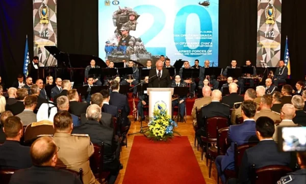 Raportohet se oficerët serbë bojkotuan një ceremoni të Forcave të Armatosura të Bosnjës   për shkak të përfaqësuesve nga Kosova