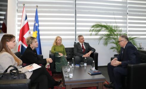 Hargreaves viziton kryetarin e Supremes, “rithekson mbështetjen e Britanisë së Madhe për gjithë sistemin gjyqësor”