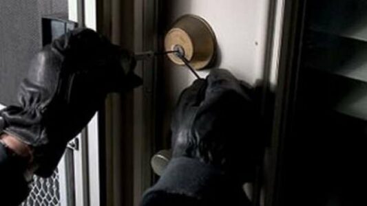 Vodhi paratë nga arka e bamirësisë në një xhami në Ferizaj, arrestohet 29-vjeçari