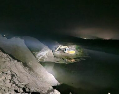 Kapen në flagrancë tre persona, tentuan të eksploatonin zhavorr përreth Drinit të Bardhë