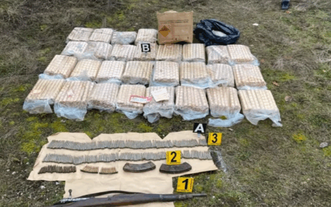 Detaje: 140 kg eksplozivë të gjetur në veri janë prodhuar në Serbi më 2014