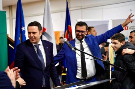 Abdixhiku aktivizon grupin brenda partisë, flasin për ultimatume