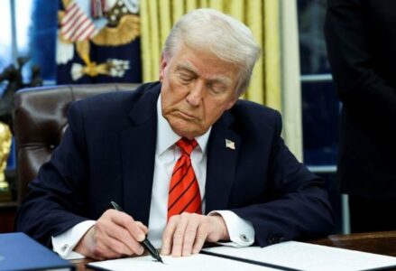 Trump pezullon tarifat pas marrëveshjes paraprake me NATO-n për Grenlandën