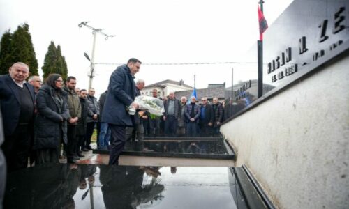 Abdixhiku bën homazhe në 23 vjetorin e vrasjes së Tahir Zemajt: Patriot i rrallë e strateg, ai krim ende rëndon ndërgjegjen e shoqërisë sonë