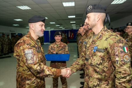 KFOR ndan medalje për ushtarë, vlerëson kontributin e tyre në garantimin e sigurisë