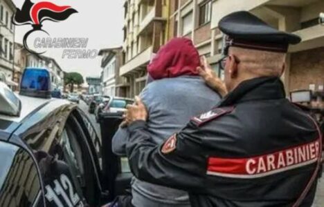 Shmanget tragjedia në Itali, shqiptari lyen me benzinë dhe tenton të djegë të gjallë gruan pas sherrit