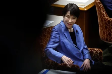 Kërkesa e pazakontë e kryeministres japoneze: Duam më shumë tualete në Parlament