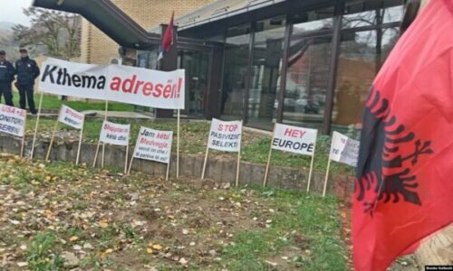 Ligjvënësit amerikanë i kërkojnë DASH-it t’i shqyrtojë pretendimet për diskriminim ndaj shqiptarëve në Serbi