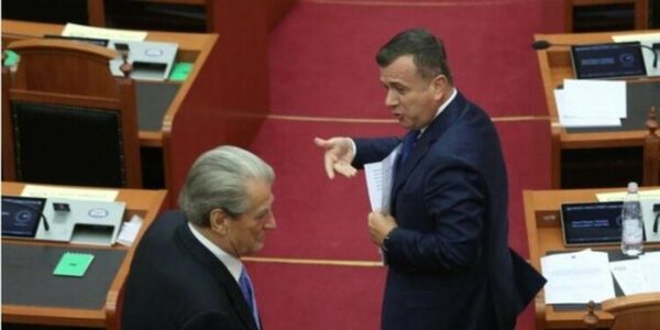 “Këtij maskarai ja kam marrë dorën”, Taulant Balla i përgjigjet shpifjeve të Berishës (Video)