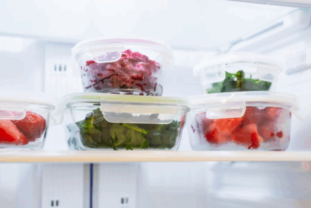 Nëse ke ndonjë nga këto 10 gjëra në frigorifer, hidhi menjëherë