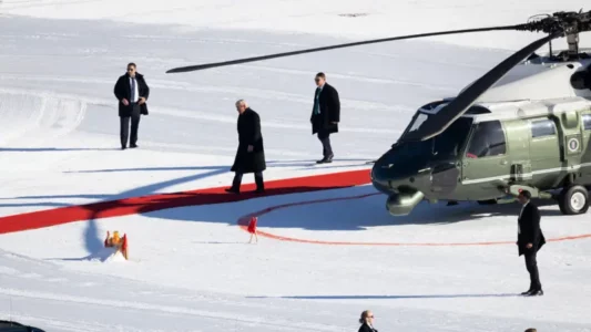 Donald Trump arrin në Davos