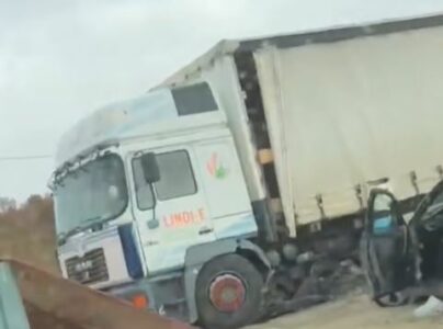 Aksidentohen vetura me kamion në Malishevë, lëndohet një person