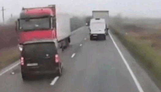 Pamje të frikshme të aksidentit tragjik në Rumani ku vdiq edhe tifozi shqiptar (VIDEO)