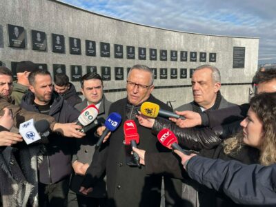 Hamza nderon viktimat e masakrës së Reçakut: Falë sakrificës e gjakut të të rënëve, gëzojmë lirinë